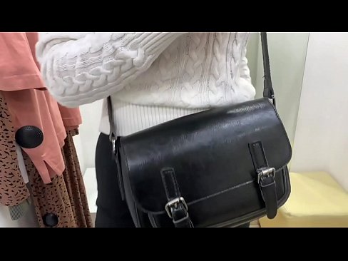❤️ Фитинг бөлмөсүндө жаш канчык FeralBerryди дилдо менен коомдук мастурбациялоо Секс видео ky.xxxner.ru ️❤